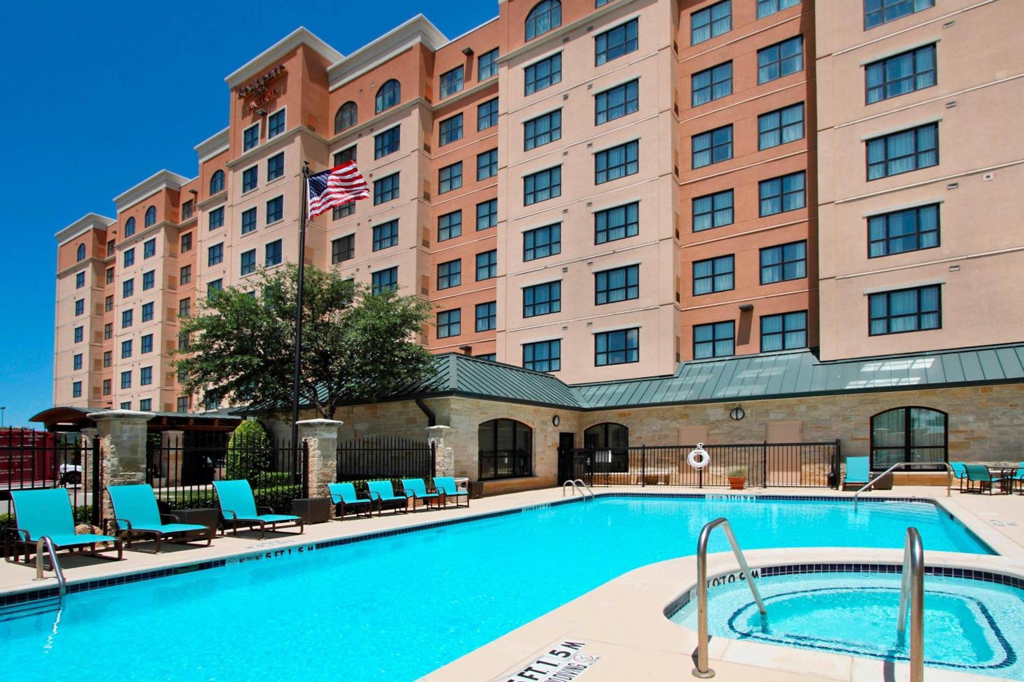 4 Business Hotels Close to Legoland Discovery Center DFW