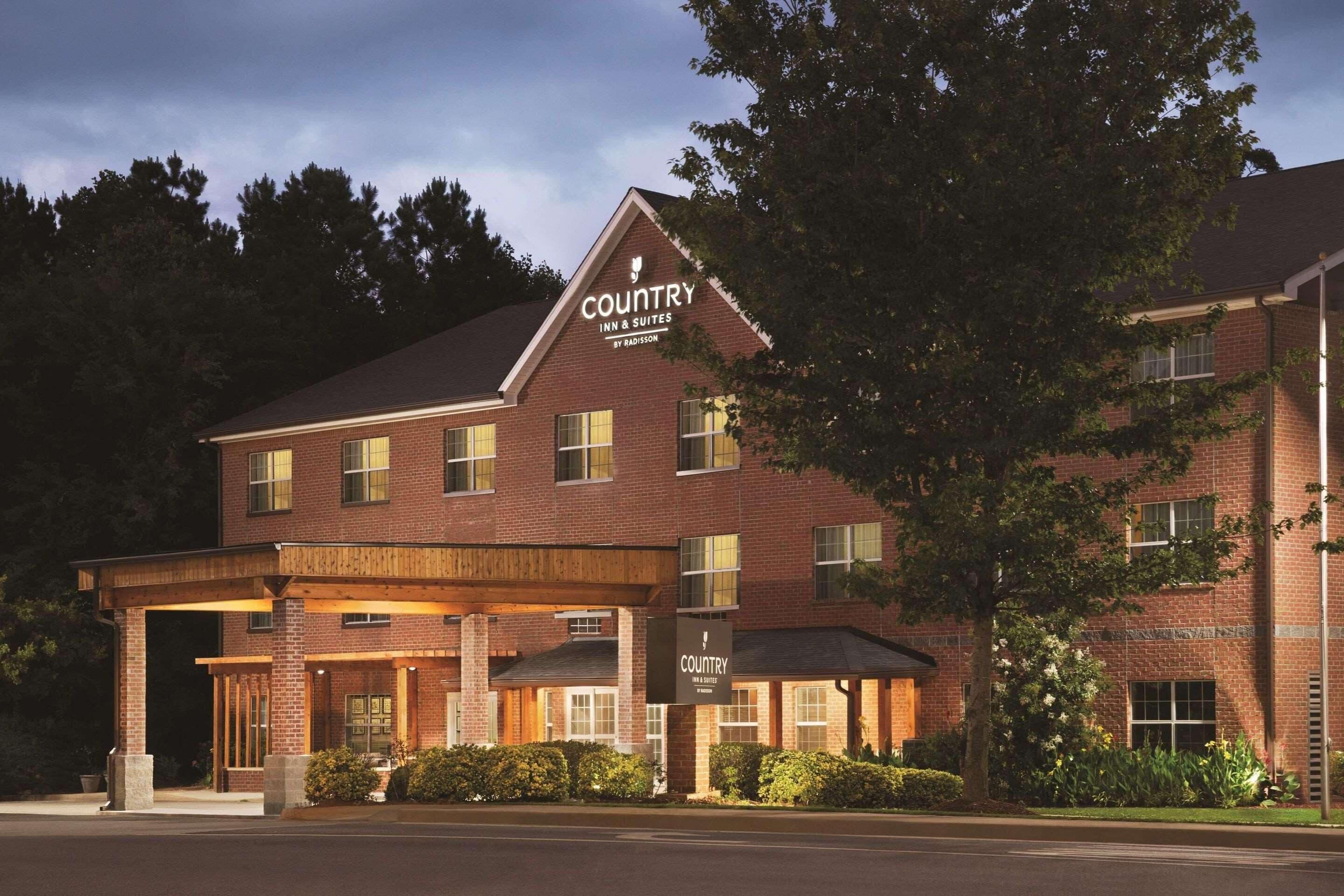4 Top 3-Star Hotels Near UGA Extension Newnan, GA