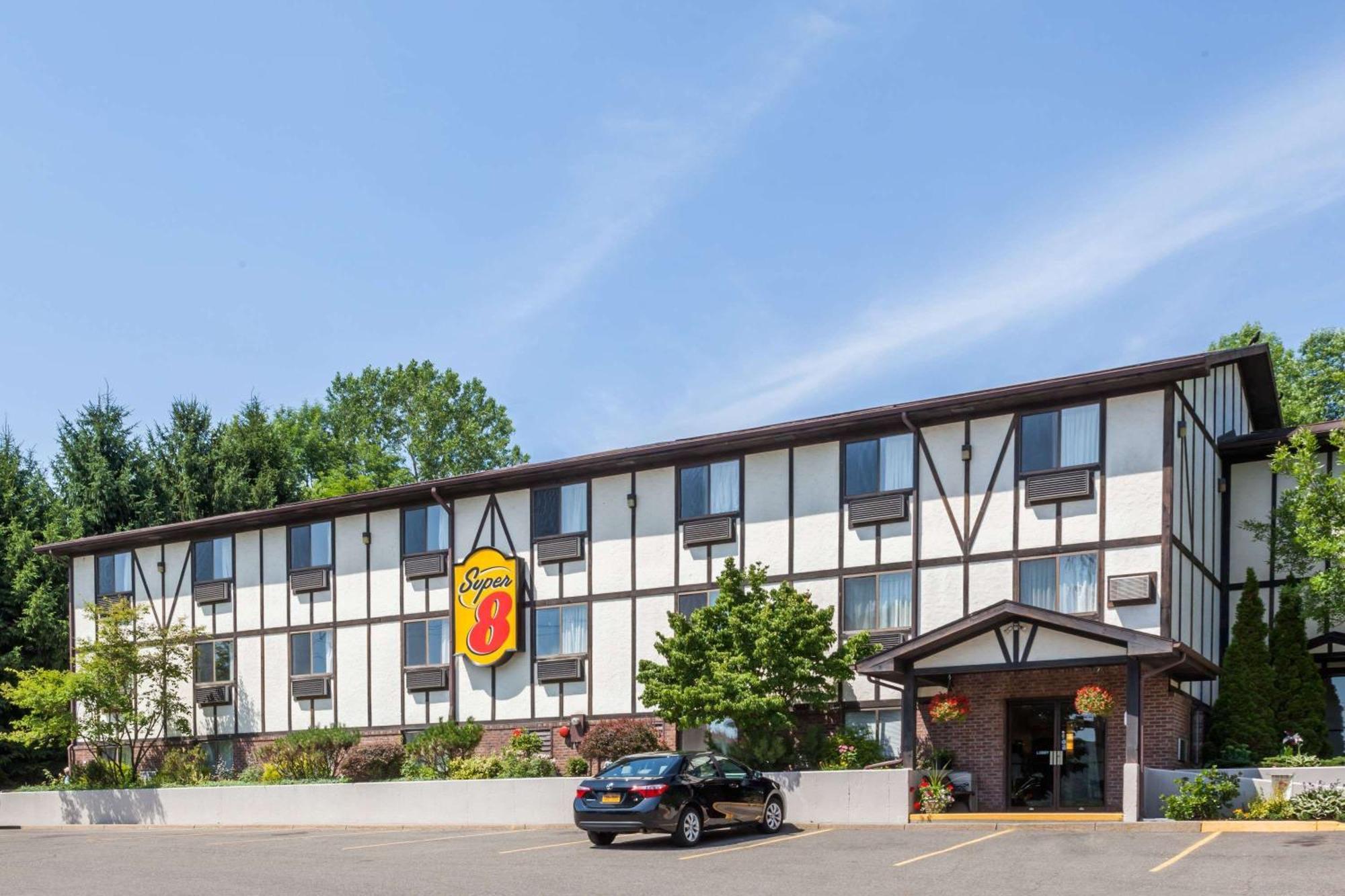 4 Super 8 by Wyndham Hotels in New York State Worth Booking