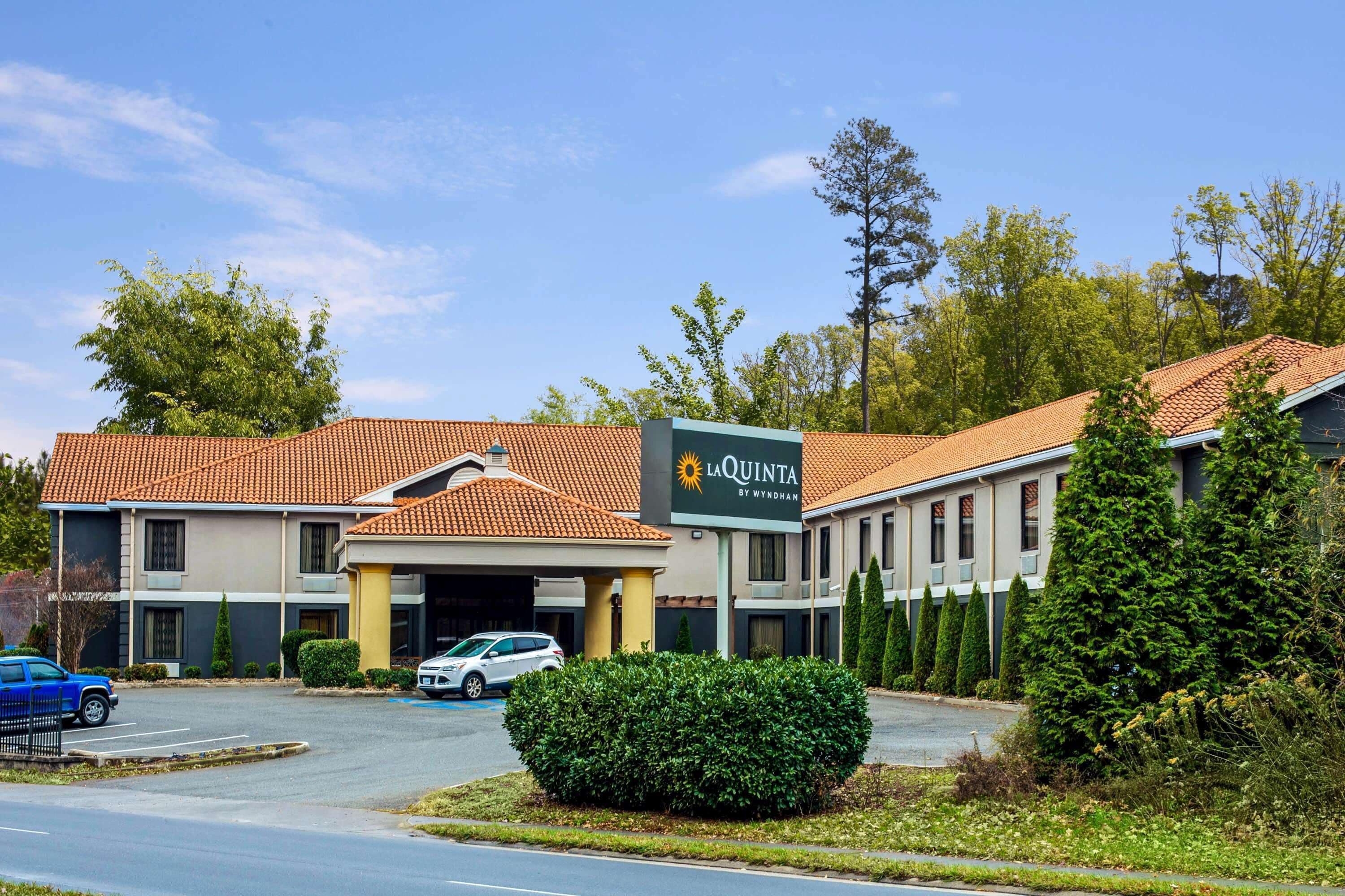 Staying In Blue Ridge Mountains: 4 Golf Hotels Compared