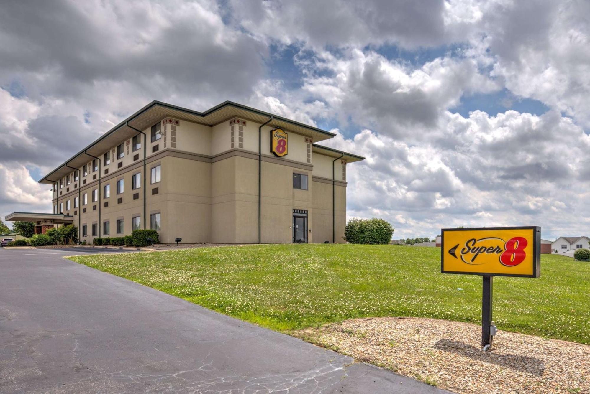 Staying in the Midwest: 15 Two-Star Hotels Compared