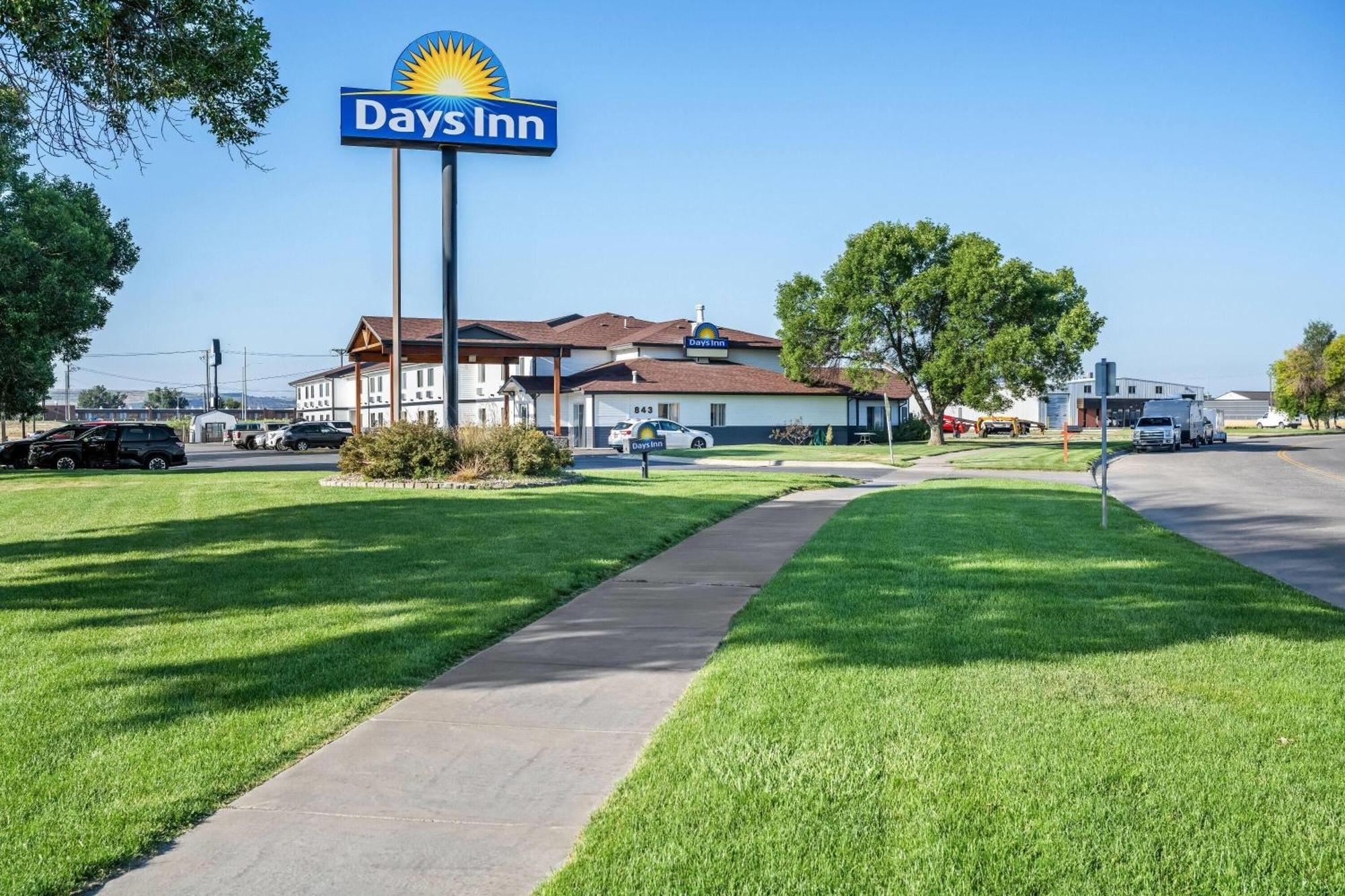 Where to Stay Near Bingo Palace-Kings Korner: 4 Airport Hotels