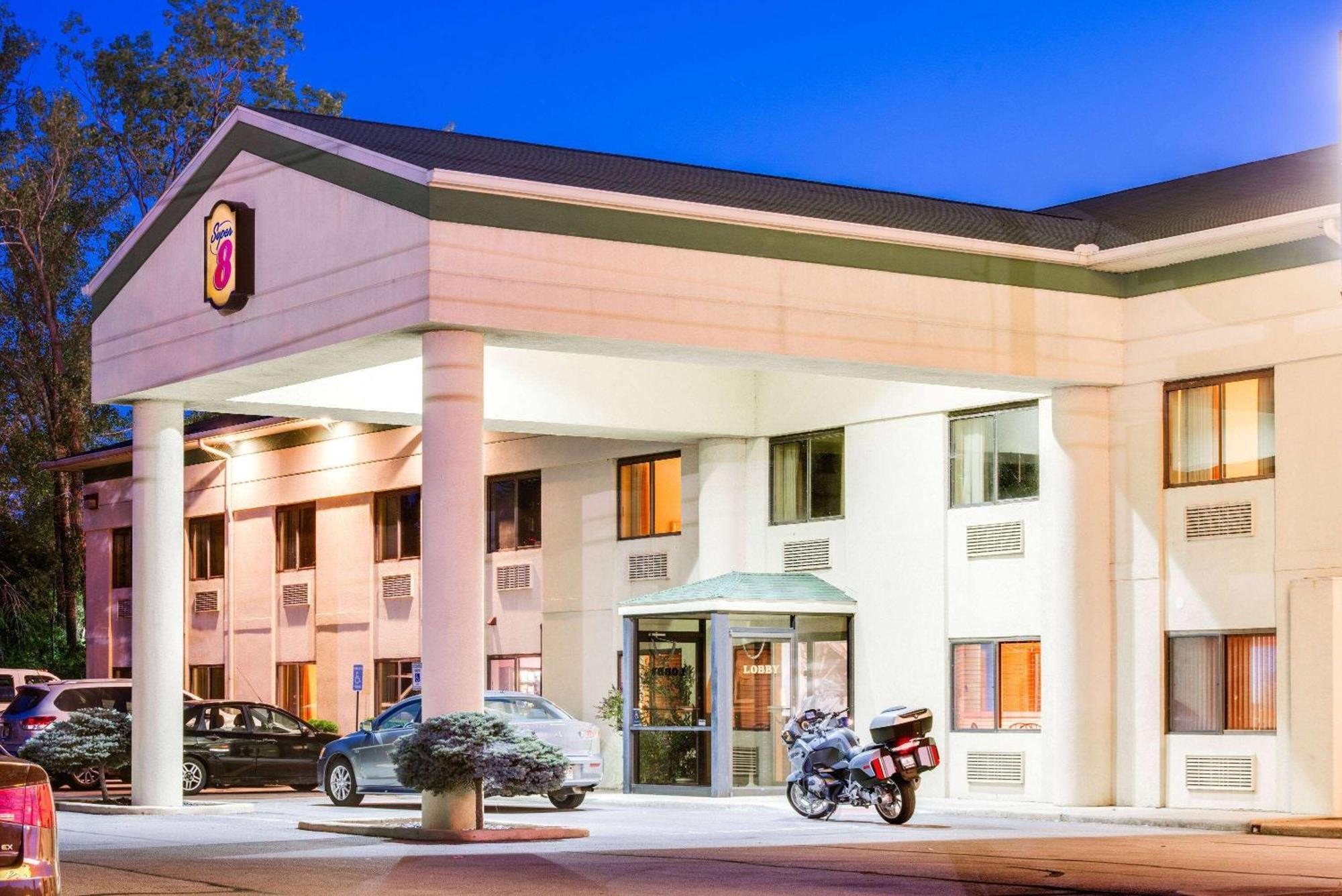 4 Top-Rated 2-Star Hotels Close to East Harbor State Park