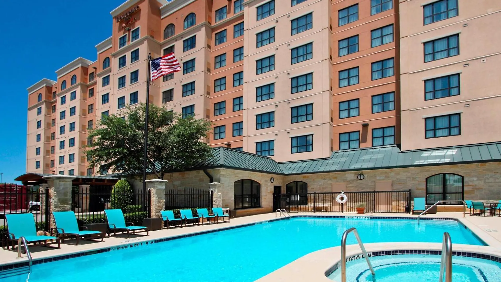 4 Business Hotels Close to Legoland Discovery Center DFW