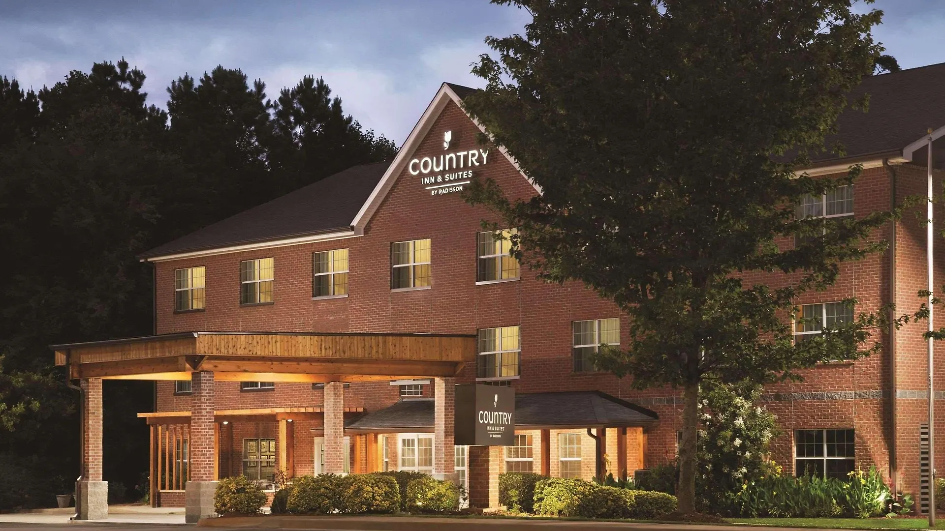4 Top 3-Star Hotels Near UGA Extension Newnan, GA