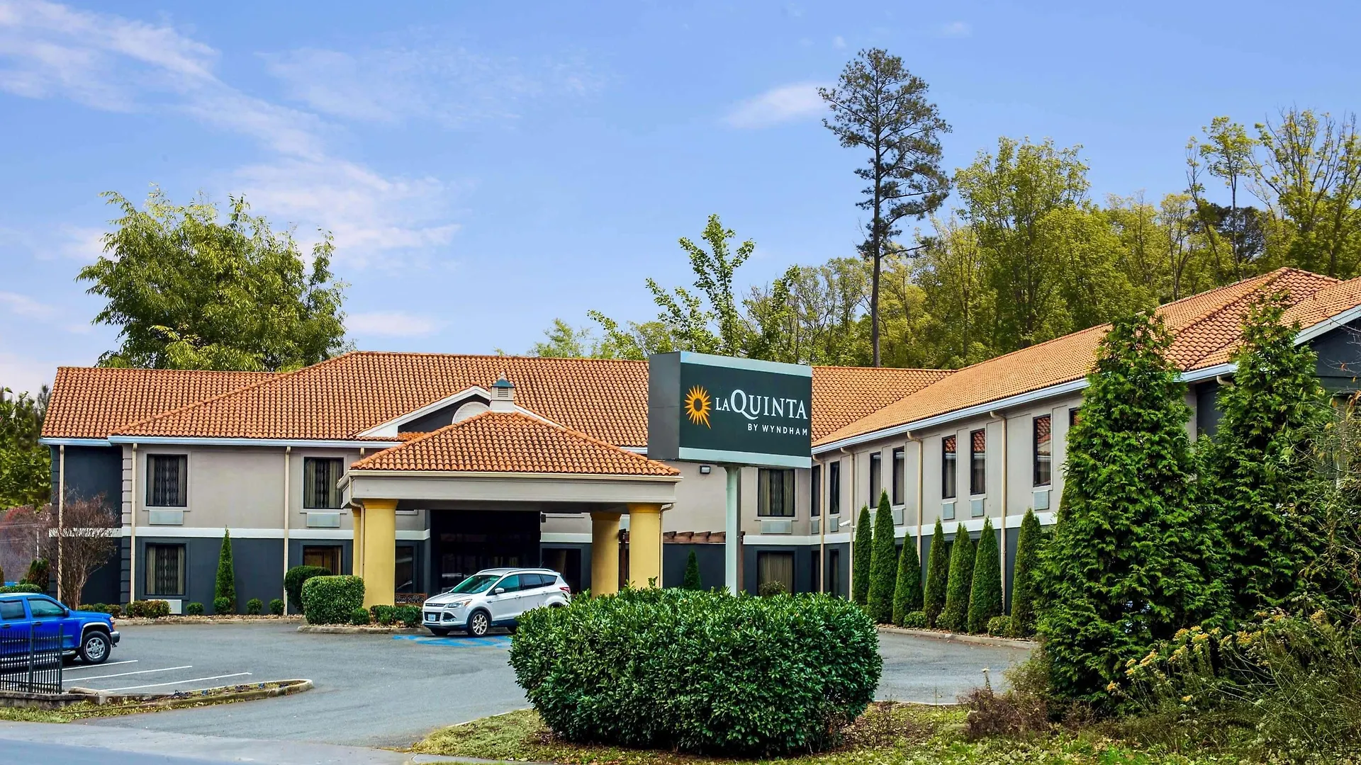 Staying In Blue Ridge Mountains: 4 Golf Hotels Compared