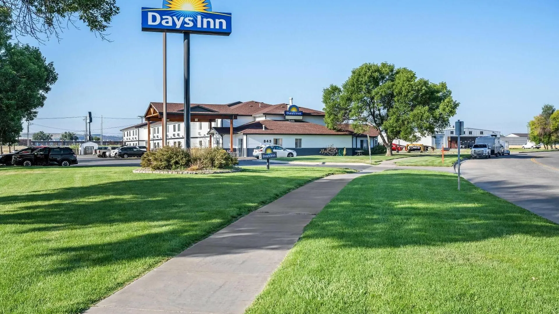 Where to Stay Near Bingo Palace-Kings Korner: 4 Airport Hotels