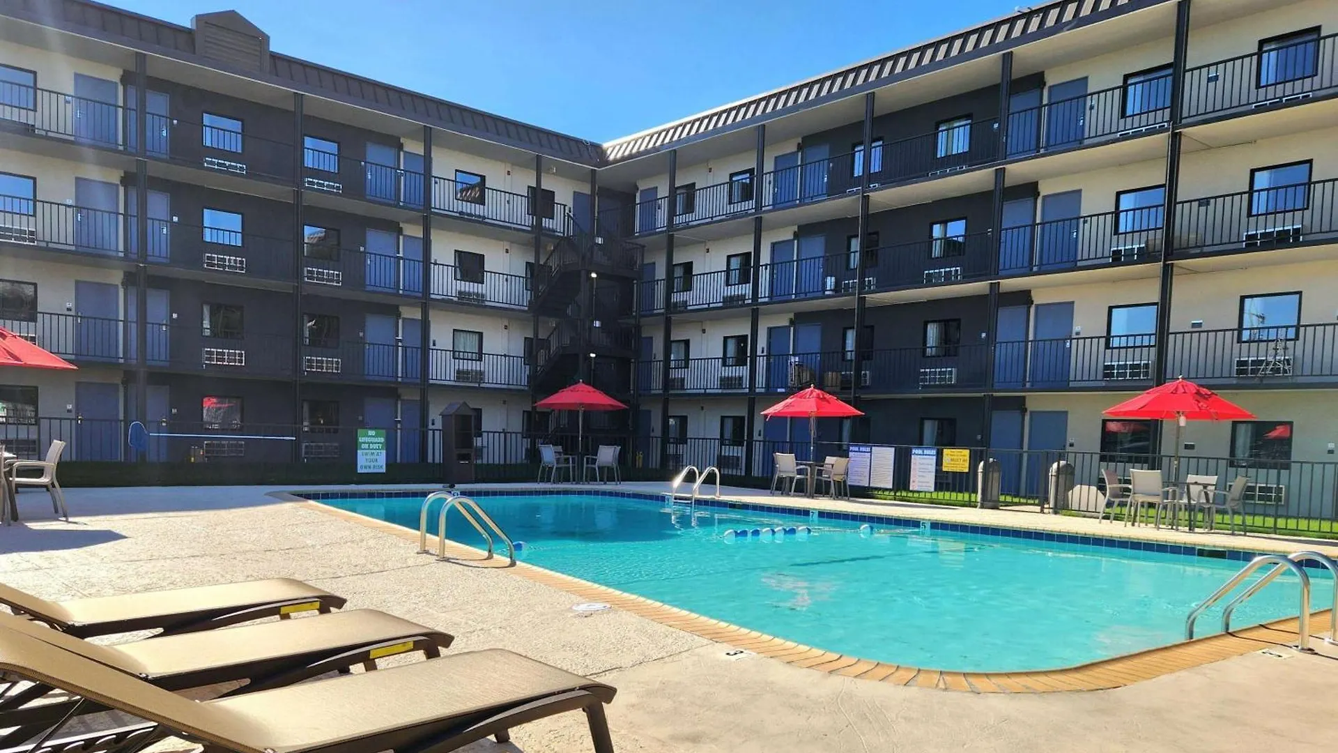 4 Smart 2-Star Hotels Near Zephyr Field Worth Booking