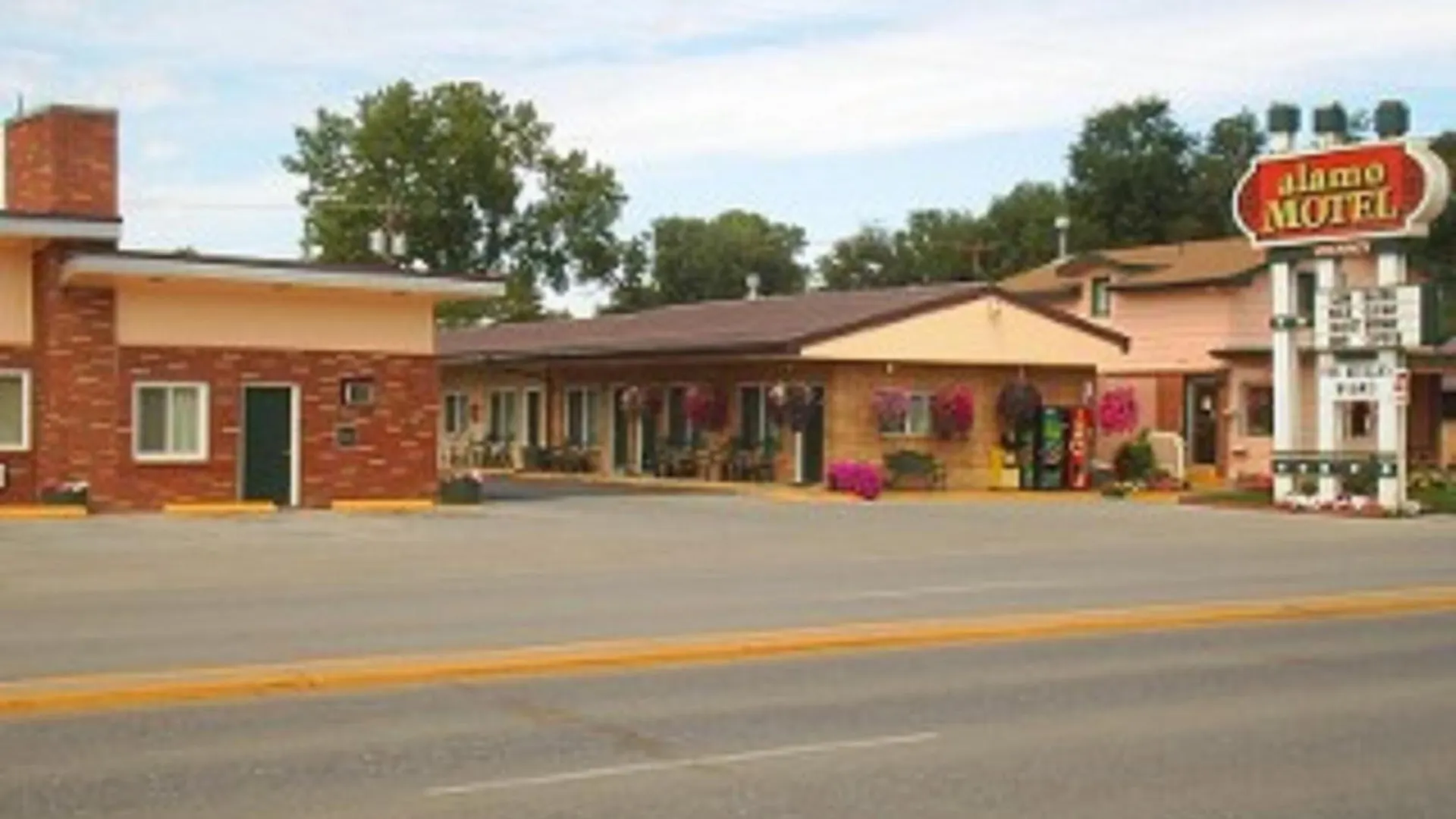6 Budget Hotels Near Trial End Historic Ctr Worth Booking