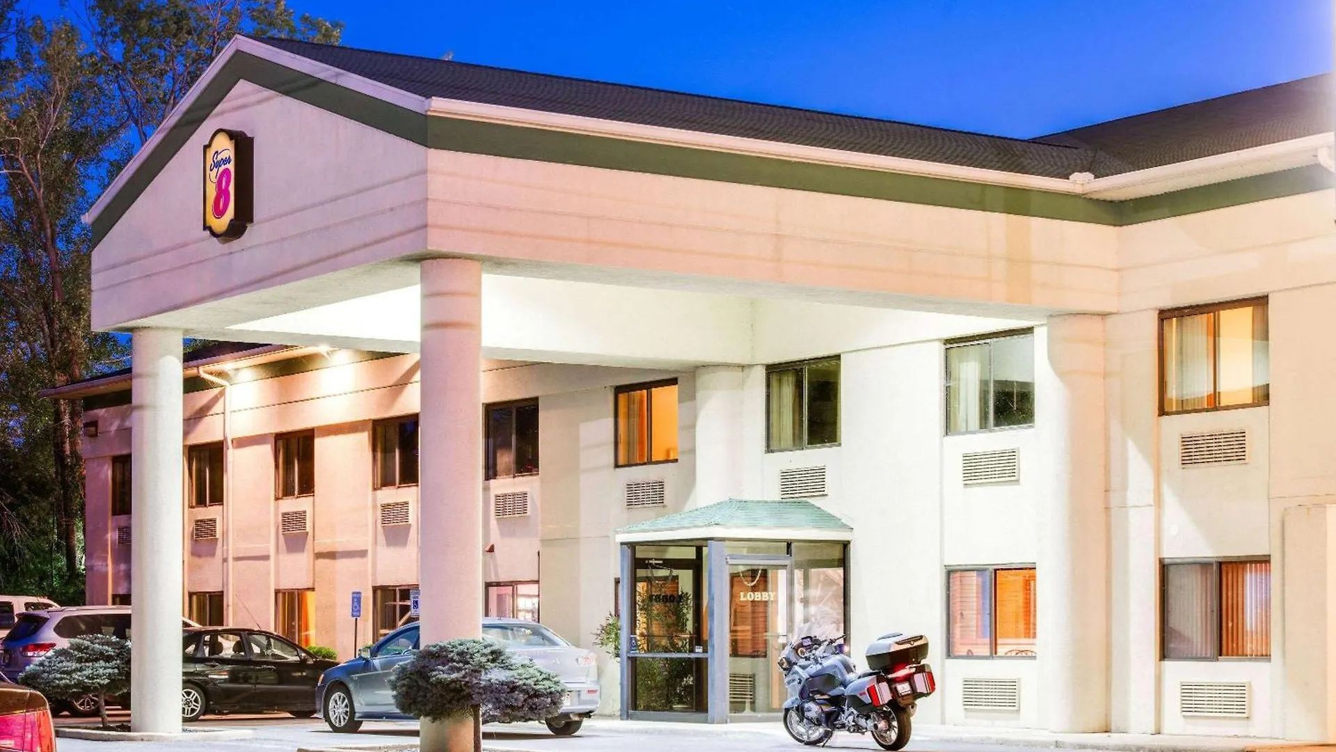 4 Top-Rated 2-Star Hotels Close to East Harbor State Park
