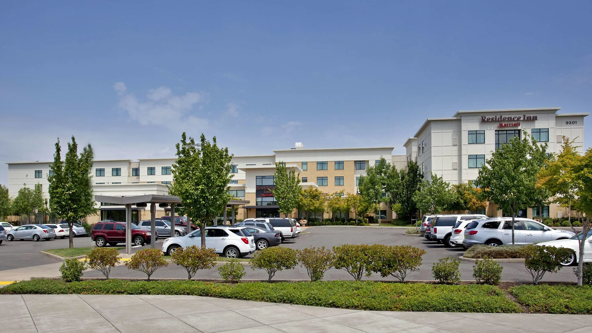 7 Airport-Linked Hotels Close to Steel Bridge, Portland
