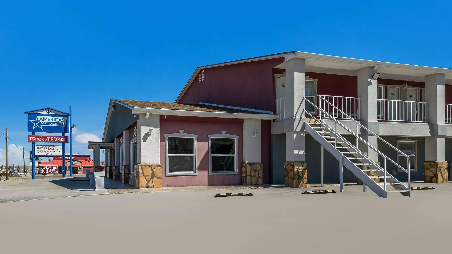 Staying In Texas Wine Country: 14 Three-Star Hotels Compared
