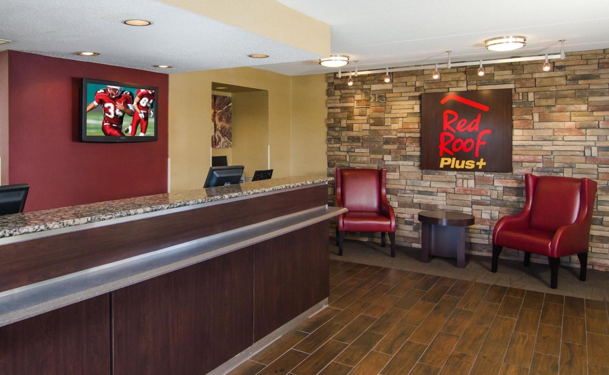 Near Manor Care Aviation: 7 Airport Hotels Compared
